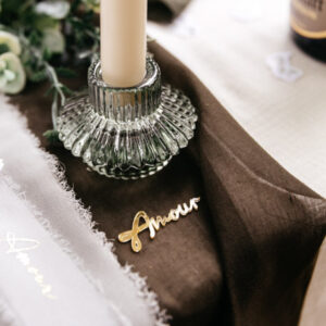 Décoration de table confettis amour or Maison Yvon
